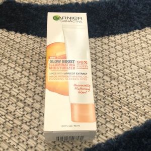 Garnier Glow Boost Illuminating Moisturizer